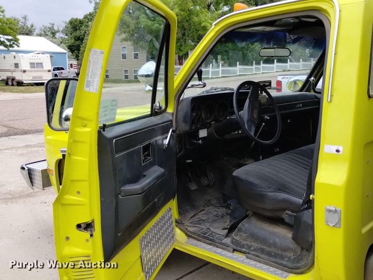 image for item DP3277 1982 GMC K3500  rescue vehicle