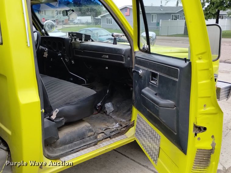 image for item DP3277 1982 GMC K3500  rescue vehicle