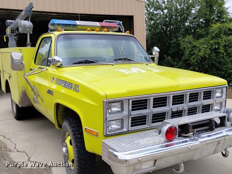 image for item DP3277 1982 GMC K3500  rescue vehicle
