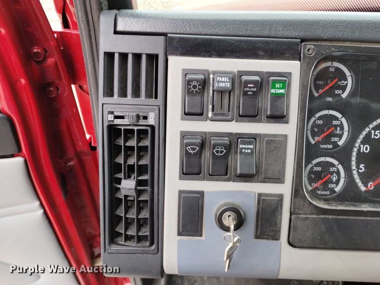 image for item DP3281 2001 Freightliner FL80  pumper fire truck