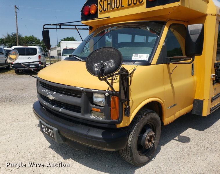 image for item DP8025 2002 Chevrolet Express G3500  school bus