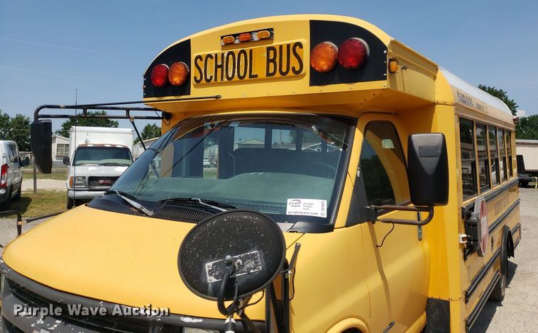 image for item DP8025 2002 Chevrolet Express G3500  school bus