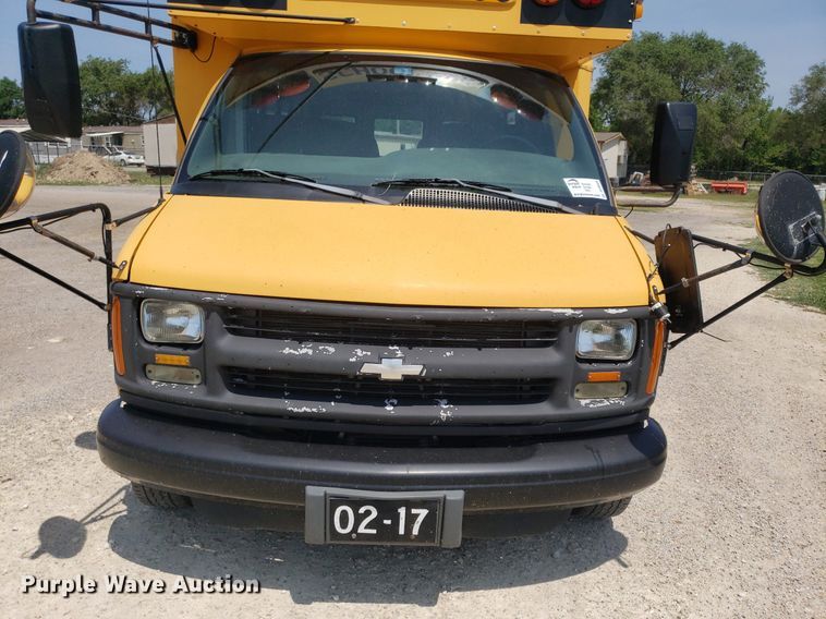 image for item DP8025 2002 Chevrolet Express G3500  school bus