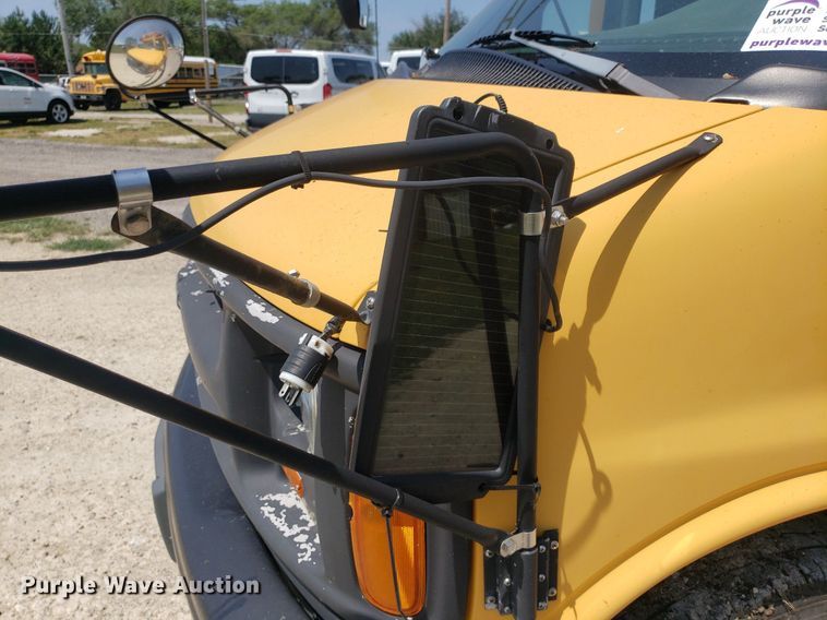 image for item DP8025 2002 Chevrolet Express G3500  school bus