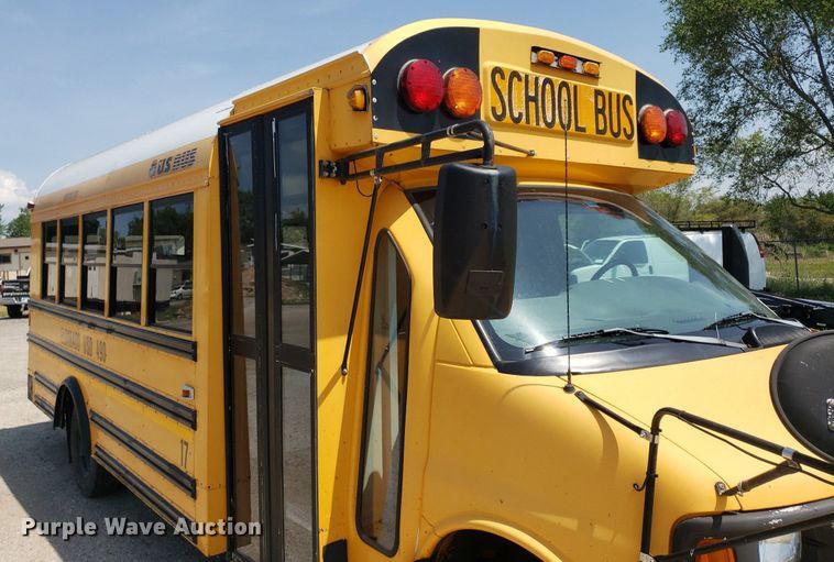 image for item DP8025 2002 Chevrolet Express G3500  school bus