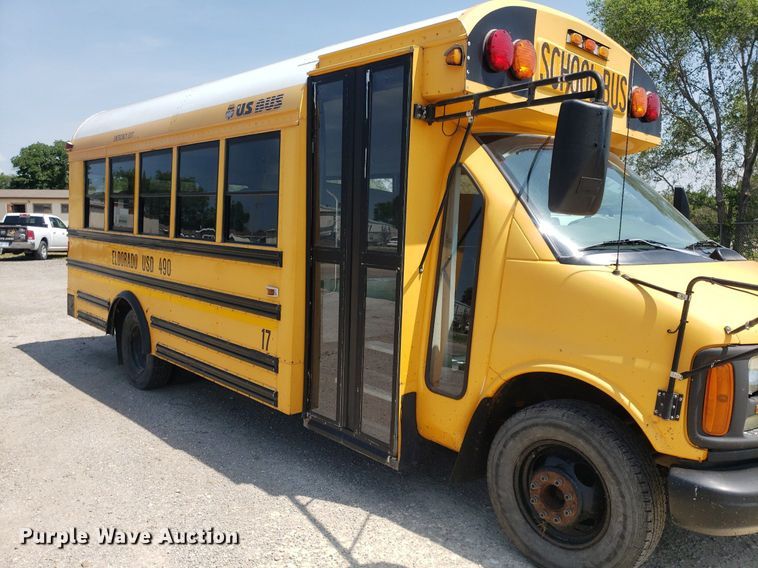 image for item DP8025 2002 Chevrolet Express G3500  school bus
