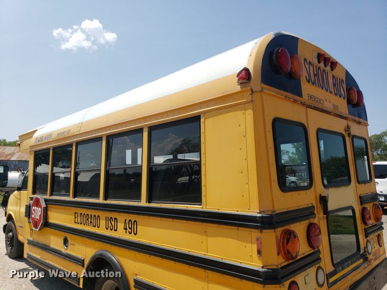 image for item DP8025 2002 Chevrolet Express G3500  school bus