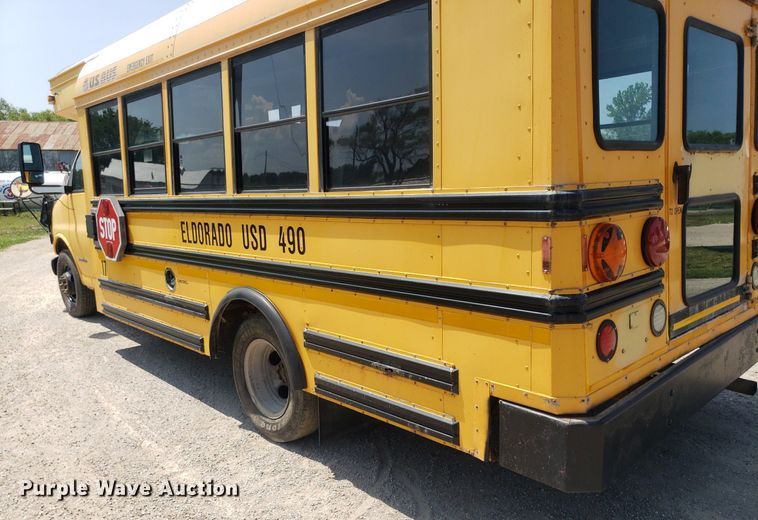 image for item DP8025 2002 Chevrolet Express G3500  school bus