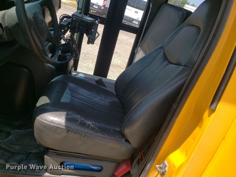 image for item DP8025 2002 Chevrolet Express G3500  school bus
