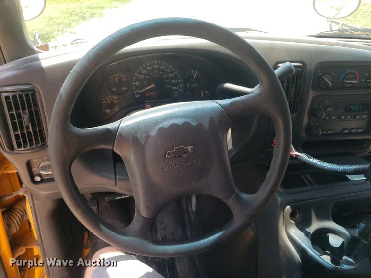 image for item DP8025 2002 Chevrolet Express G3500  school bus