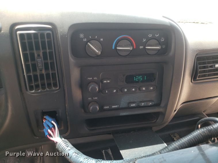 image for item DP8025 2002 Chevrolet Express G3500  school bus