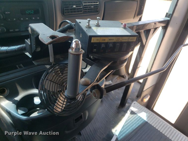 image for item DP8025 2002 Chevrolet Express G3500  school bus