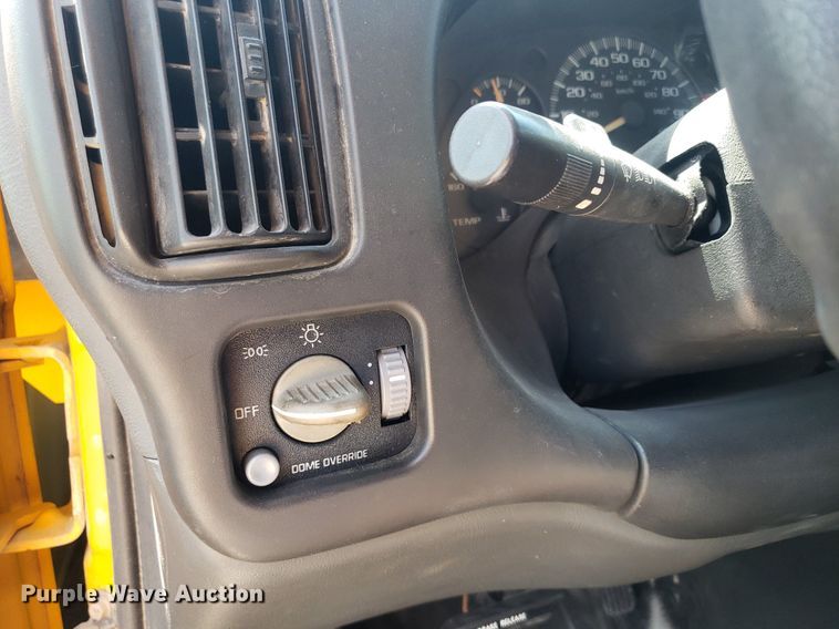 image for item DP8025 2002 Chevrolet Express G3500  school bus