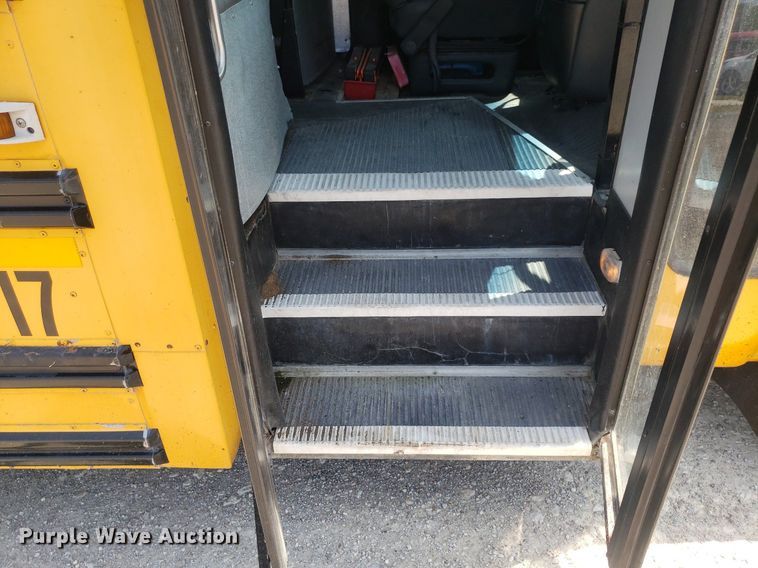 image for item DP8025 2002 Chevrolet Express G3500  school bus