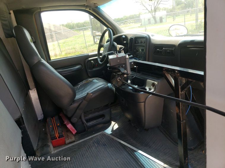 image for item DP8025 2002 Chevrolet Express G3500  school bus