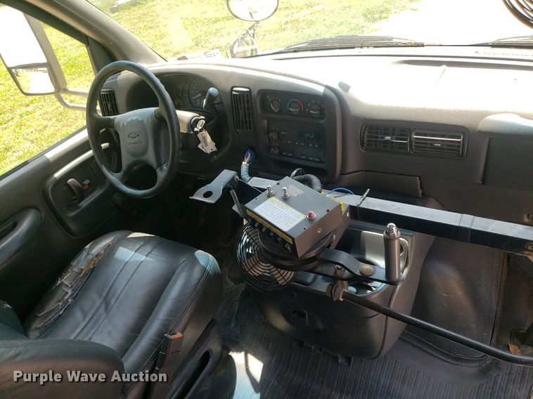 image for item DP8025 2002 Chevrolet Express G3500  school bus