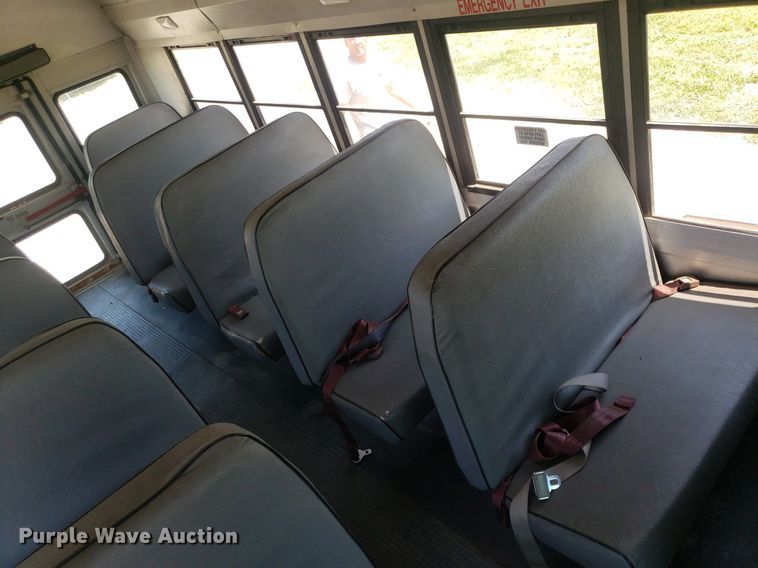 image for item DP8025 2002 Chevrolet Express G3500  school bus