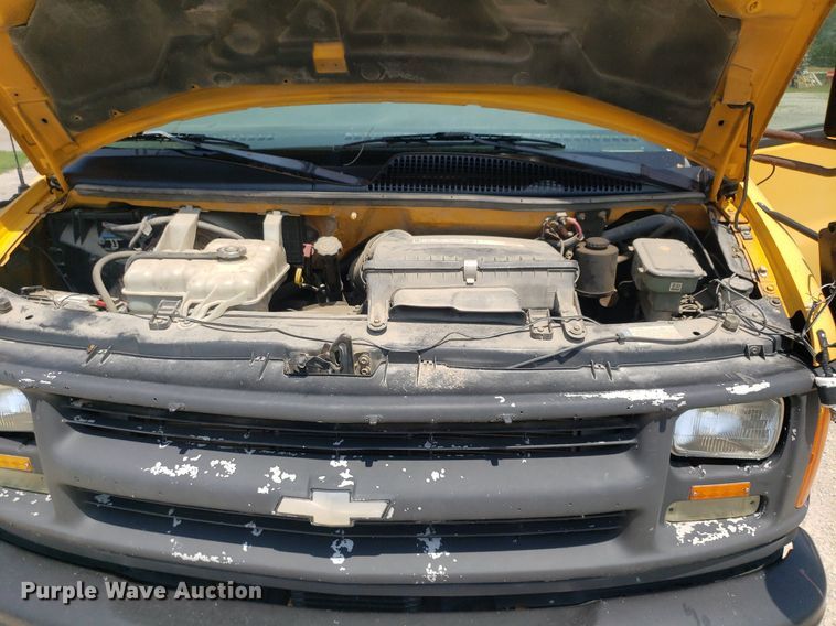 image for item DP8025 2002 Chevrolet Express G3500  school bus