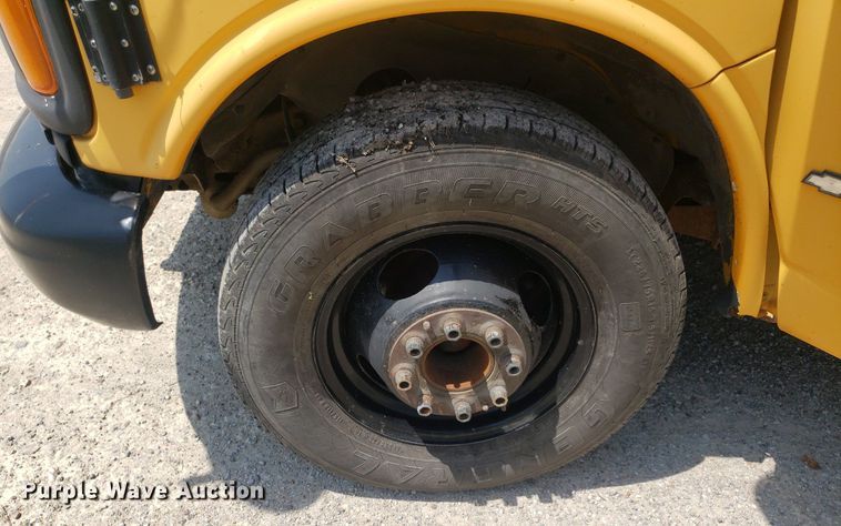 image for item DP8025 2002 Chevrolet Express G3500  school bus