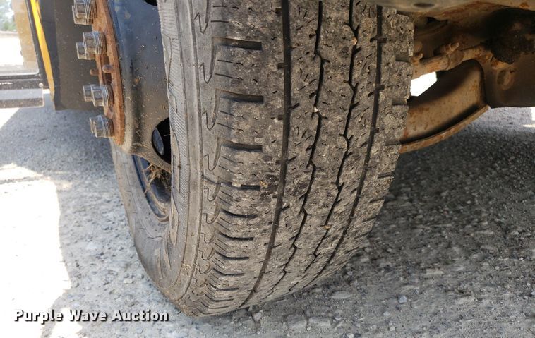 image for item DP8025 2002 Chevrolet Express G3500  school bus