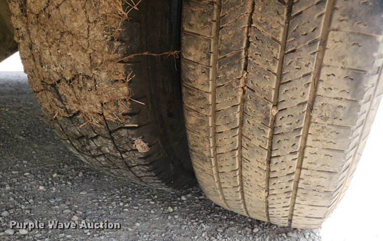 image for item DP8025 2002 Chevrolet Express G3500  school bus