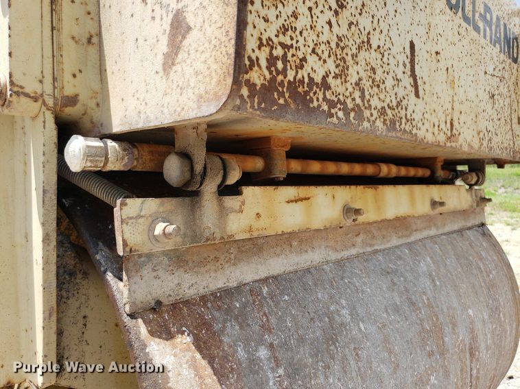 image for item DP8070 Ingersoll Rand DD-23  double drum vibratory roller