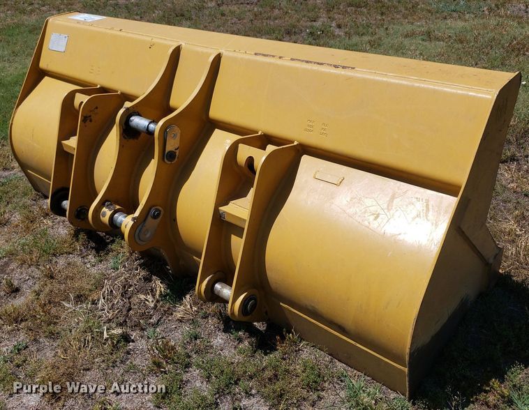 image for item DP8073 Caterpillar  loader bucket