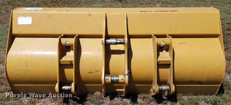 image for item DP8073 Caterpillar  loader bucket