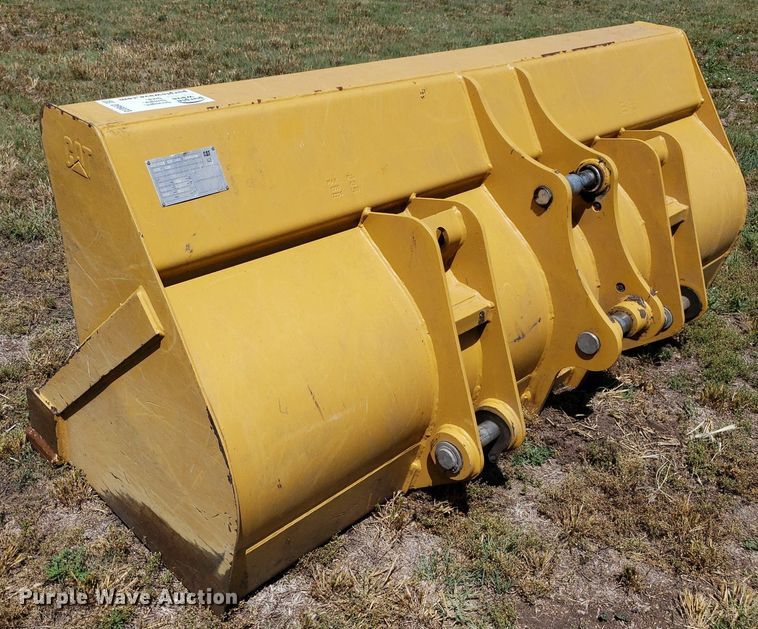 image for item DP8073 Caterpillar  loader bucket
