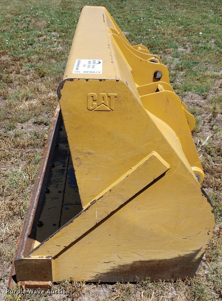 image for item DP8073 Caterpillar  loader bucket