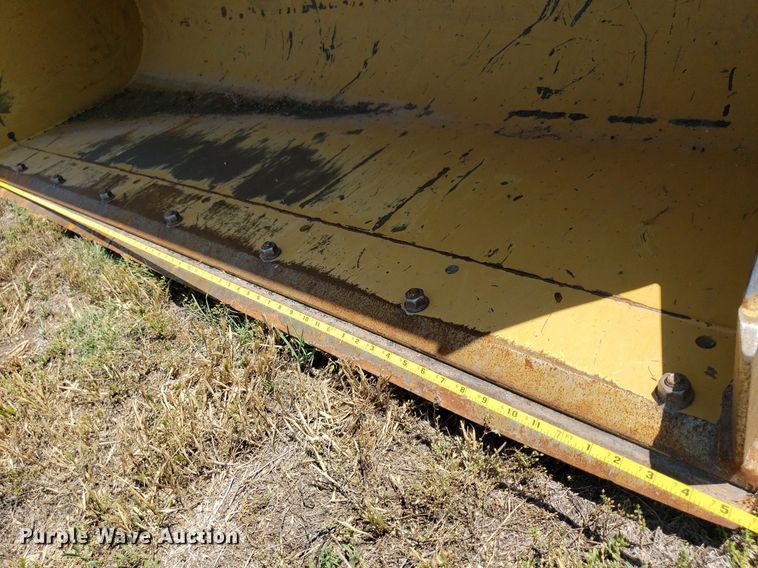 image for item DP8073 Caterpillar  loader bucket