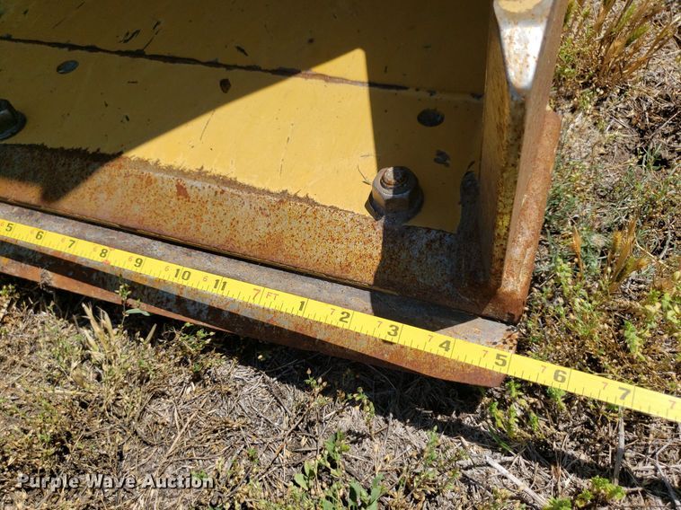 image for item DP8073 Caterpillar  loader bucket