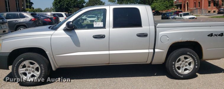 image for item DP8074 2005 Dodge Dakota  Quad Cab pickup truck