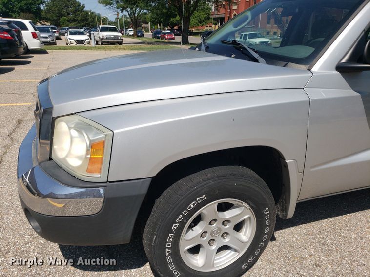 image for item DP8074 2005 Dodge Dakota  Quad Cab pickup truck