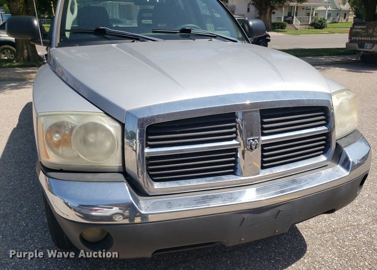 image for item DP8074 2005 Dodge Dakota  Quad Cab pickup truck