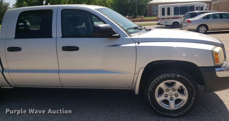 image for item DP8074 2005 Dodge Dakota  Quad Cab pickup truck