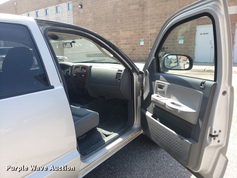 image for item DP8074 2005 Dodge Dakota  Quad Cab pickup truck