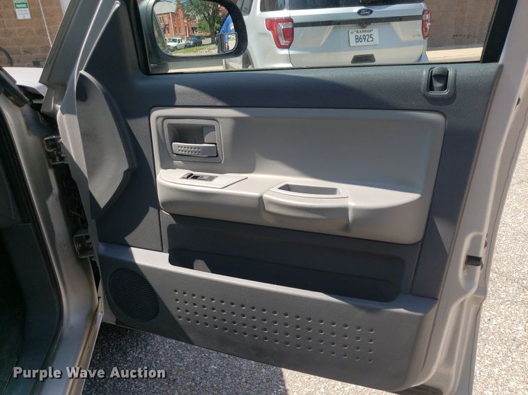 image for item DP8074 2005 Dodge Dakota  Quad Cab pickup truck