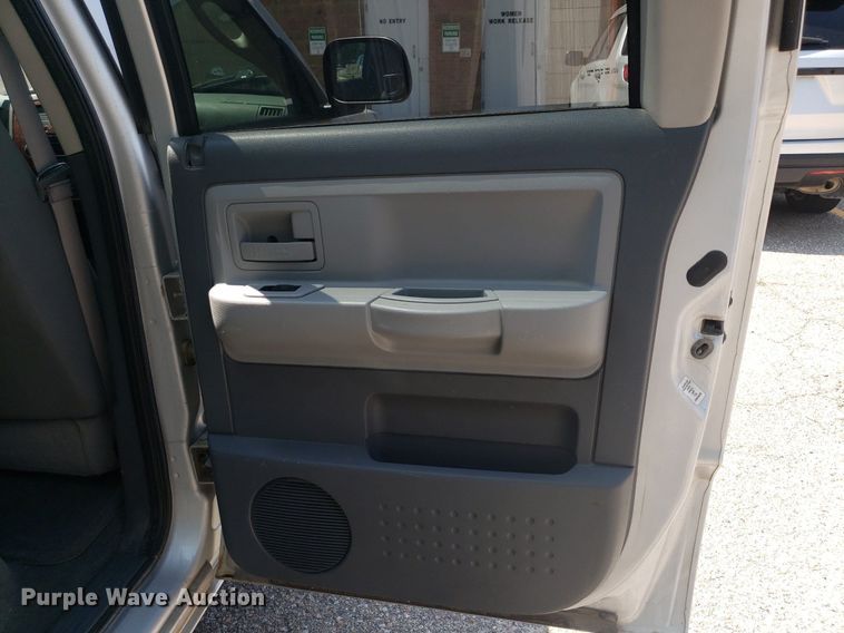 image for item DP8074 2005 Dodge Dakota  Quad Cab pickup truck