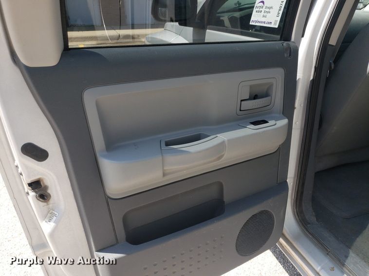 image for item DP8074 2005 Dodge Dakota  Quad Cab pickup truck