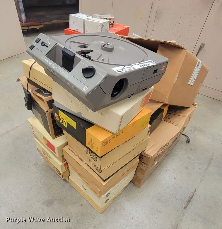 image for item HY9066 (2) slide projectors