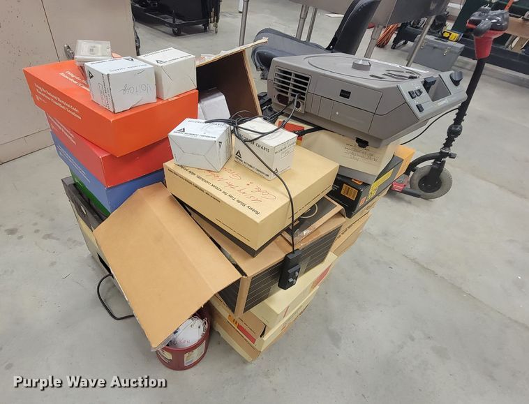 image for item HY9066 (2) slide projectors