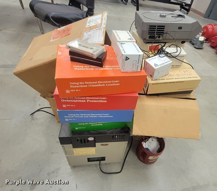 image for item HY9066 (2) slide projectors