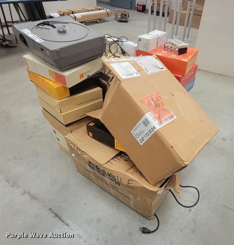 image for item HY9066 (2) slide projectors