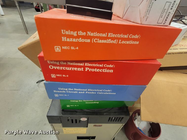 image for item HY9066 (2) slide projectors