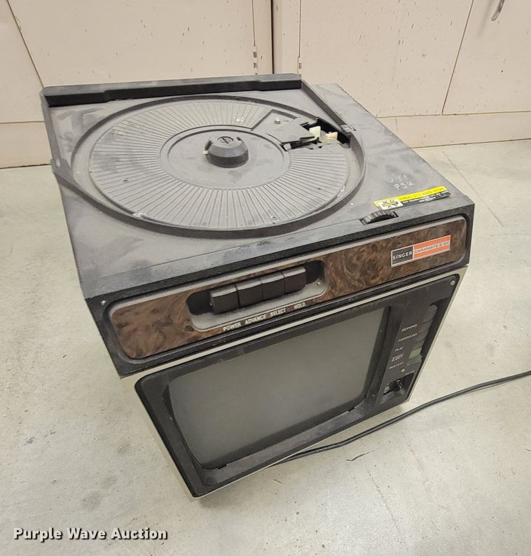 image for item HY9066 (2) slide projectors