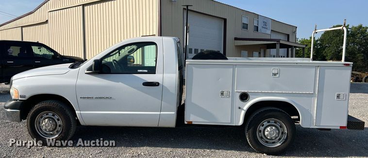 image for item II9183 2005 Dodge Ram 2500  utility bed pickup truck