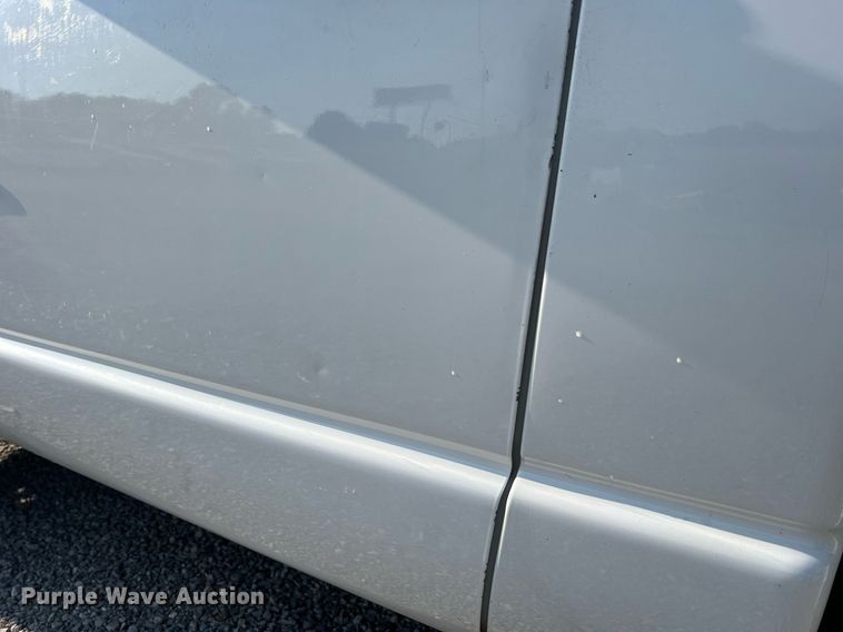 image for item II9183 2005 Dodge Ram 2500  utility bed pickup truck