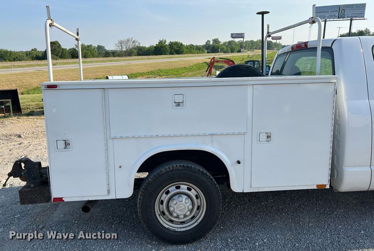 image for item II9183 2005 Dodge Ram 2500  utility bed pickup truck