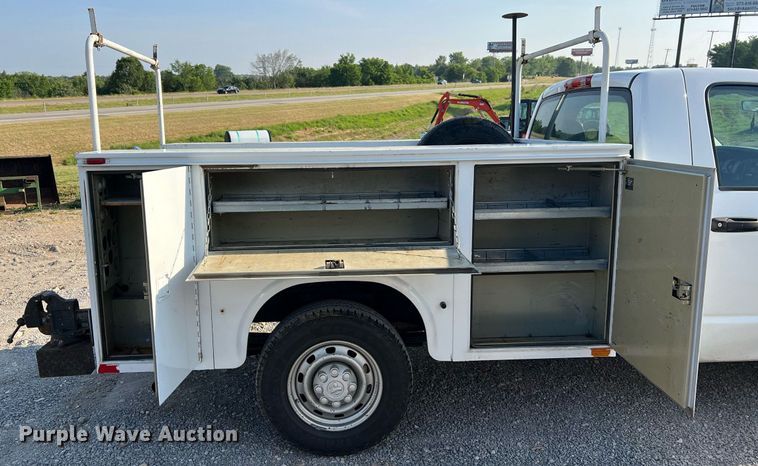 image for item II9183 2005 Dodge Ram 2500  utility bed pickup truck